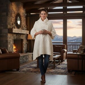 BNWT Aran Traditions neck cape shall one size fits all